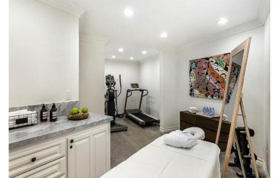 Selena Gomez, Tom Petty nin Encino daki malikanesini satın aldı!