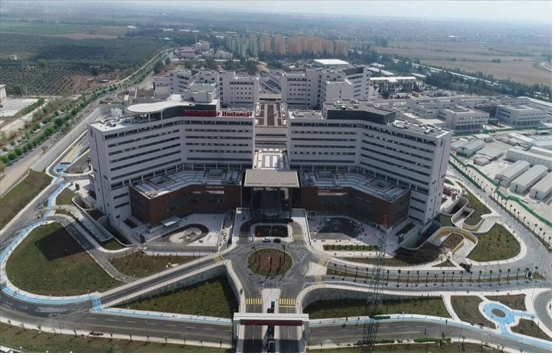 Fahrettin Koca dan şehir hastanelerinin yabancılara satıldığı iddialarına yanıt!