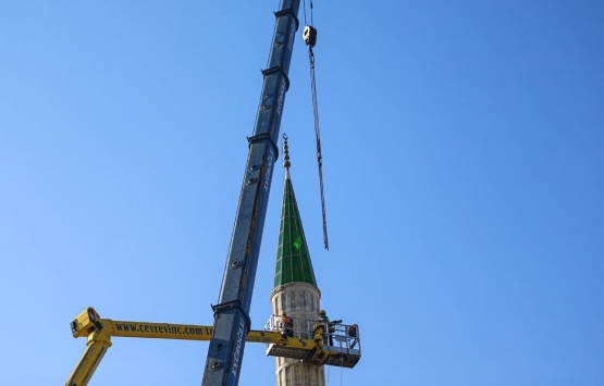 İstanbul daki depremde hasar gören minare yıkılıyor!