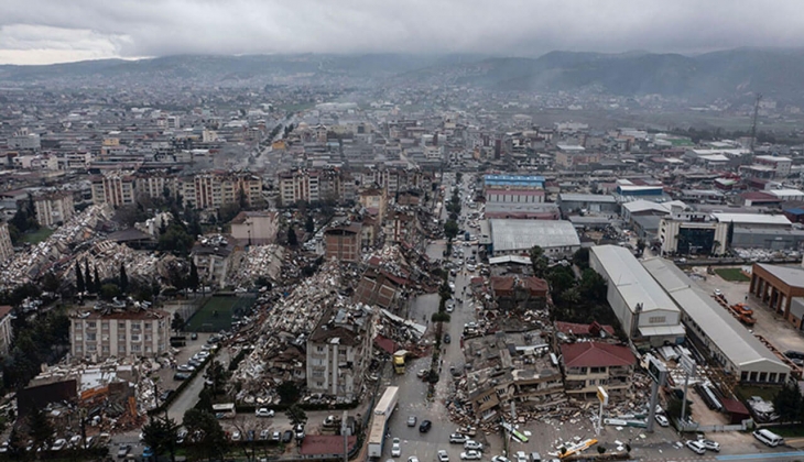 Hatay Altınözü ndeki kalıcı deprem konutlarında 4 blokun kaba inşaatı tamamlandı!