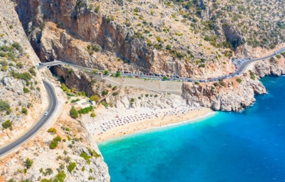 Kaş’taki kaçak otel meclis gündeminde!