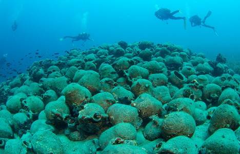 Ayvalık'ta bin yıllık amfora yığını büyülüyor!