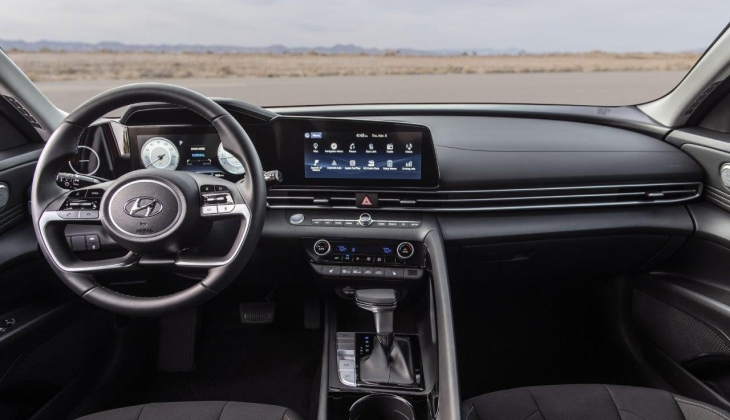 Yüksek çözünürlüklü dokunmatik ekrana sahip Hyundai Elantra sizi bekliyor! Uygun kredi koşullarını kaçırmayın