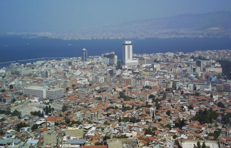 İzmir Konak'ta tehlike arz eden yapılar onarılıyor!