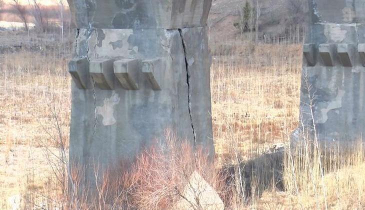Depremde kıyameti yaşayan o ilçedeki 94 yıllık köprü depreme rağmen dimdik kaldı!