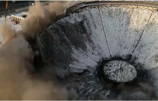 Rusya’daki dev stadyum yıkım sırasında çöktü!