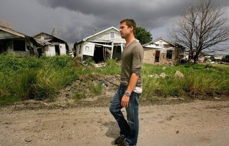 Brad Pitt New Orleans'ta yıkılan 109 evi yeniledi!