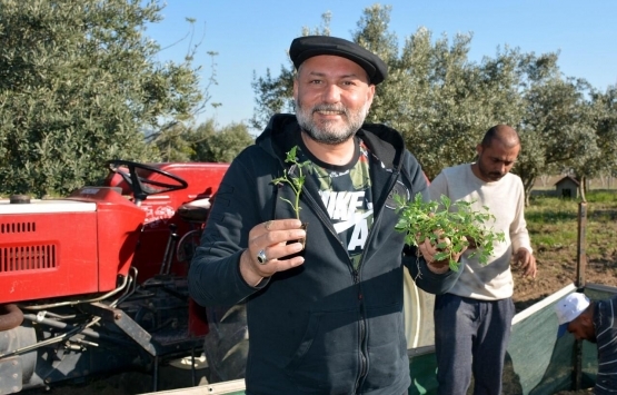 Hüsnü Şenlendirici İzmir e taşındı!