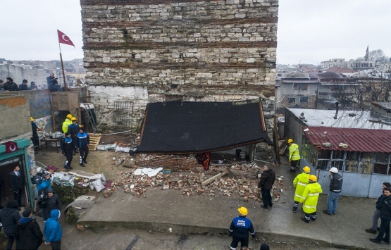 Tarihi Sağır Han ın üstündeki iki kaçak yapı yıkıldı!