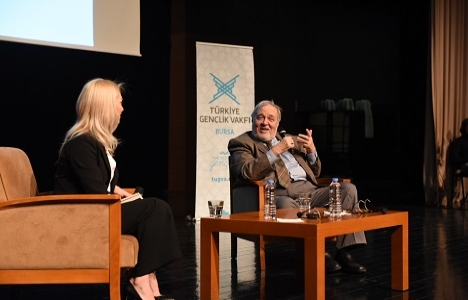 İlber Ortaylı: Doğanbey’deki binaları törenle yıkın!