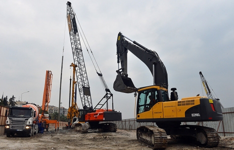 İzmir Büyükşehir'den 1296 fore kazık!