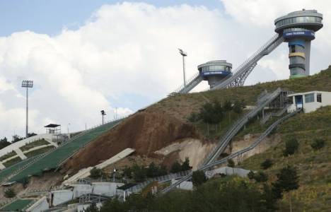 Erzurum'da atlama kulelerinin pistleri çöktü!