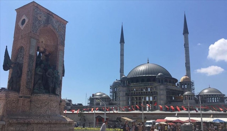 İstanbul un hangi camilerinde teravih namazı hatim ile kılınacak? Hatimle kılınacak 111 camı açıklandı!