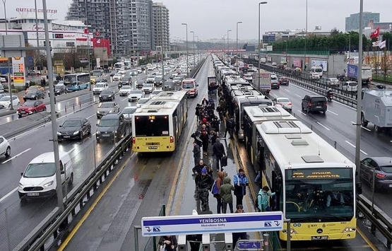 Yenibosna'da 38.1 milyon TL'ye icradan satılık 4 katlı iş yeri!