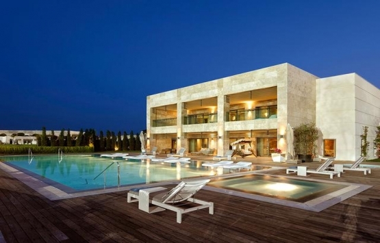 Jennifer Lopez kral villasında konaklayacak!