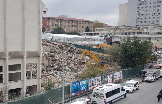 Çapa Tıp Fakültesi nin binasında yıkım başladı!