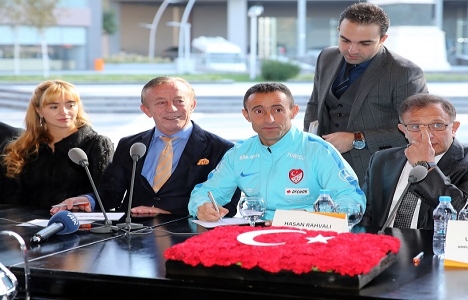 Ağaoğlu, Ampute Milli Futbol Takımı na dairelerini verdi!