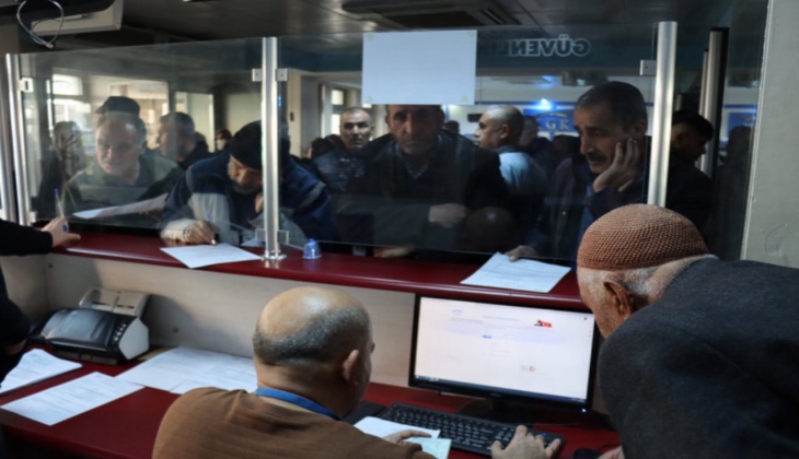 Gün ışımadan kendilerini sokağa attılar: SGK müdürlüklerine EYT’li akını!