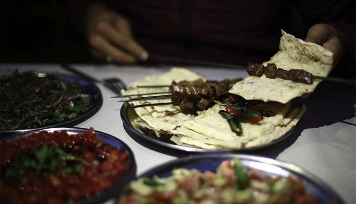 Enflasyon tatilciyi de vurdu! Paralar yeme-içmeye gitti