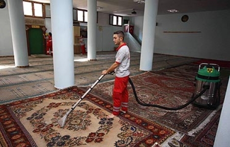 Bayraklı Belediyesi camileri yeniliyor!