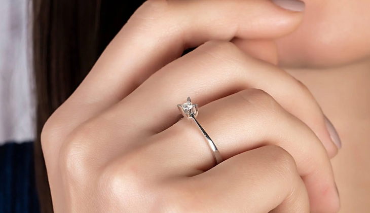 Altınbaş tan tektaş yüzüklere yüzde 50 ye varan çılgın indirim! Sınırlı stokla sunulan bu fırsatı sakın kaçırmayın! 