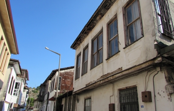 Finike'deki tarihi binalar yenileniyor!