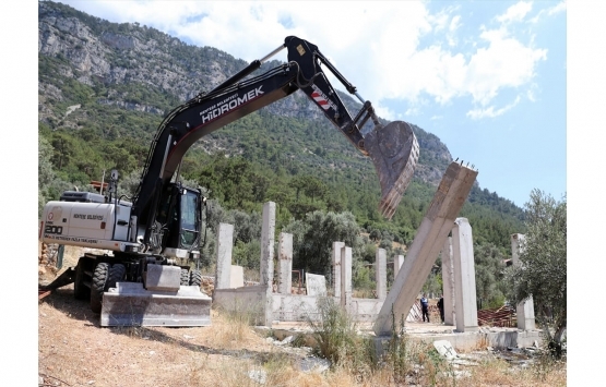 Menteşe de imara aykırı yapılar yıkılıyor!