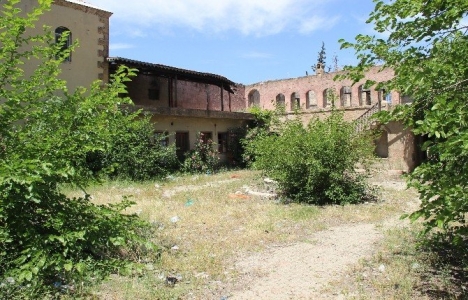 Zerda dizisindeki Hurşit Ağa Konağı çürümeye terk edildi!