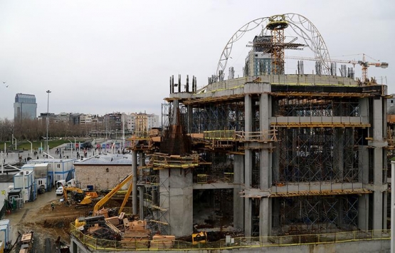 Taksim Camisi nin kubbesi yükseliyor!