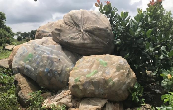 Nijerya da pet şişelerden konforlu evler inşa ediliyor!