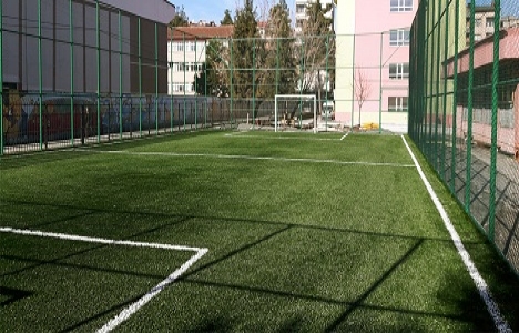 Ordu Büyükşehir'den Ünye'ye halı saha!