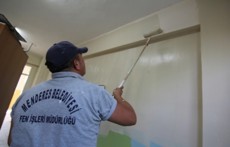 Menderes Belediyesi ilçedeki okulları yeniliyor!