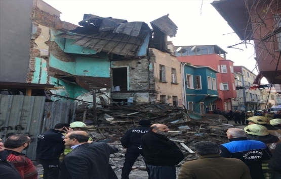 Fatih te bina çöktü!