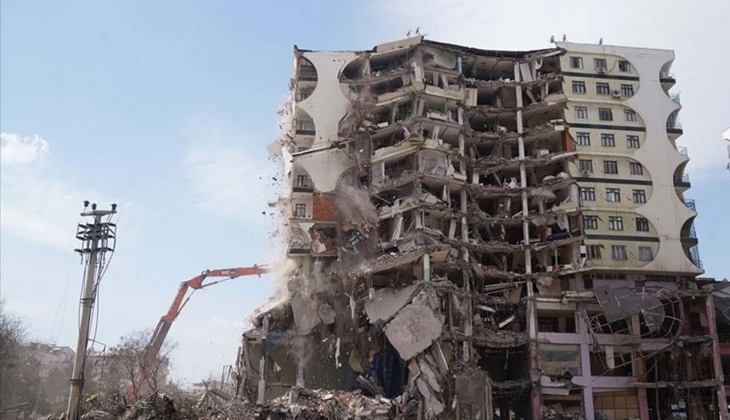 Depremlerde yıkılan Diyar Galeria Sitesi nin bilirkişi raporu açıklandı! Galeria Sitesi neden yıkıldı? Kimler kusurlu?