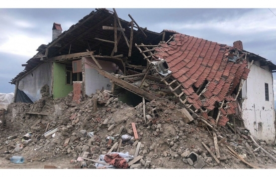 Denizli Acıpayam'da 1209 ağır hasarlı eve 480 konteyner verildi! 