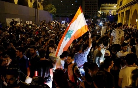 Lübnan'da halk ekonomik kriz için sokaklara döküldü!