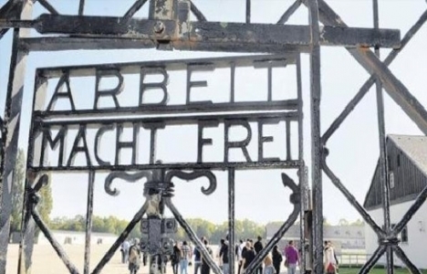 Münih'teki Nazi toplama kampının tarihi kapısı çalındı!