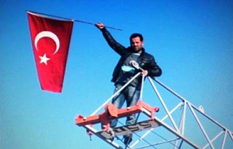 Ödemiş'te vince çıkan inşaat işçilerinin eylemi devam ediyor!