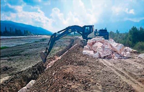 Elmalı Akçay Deresi Islah çalışmalarının yüzde 75'i tamamlandı!