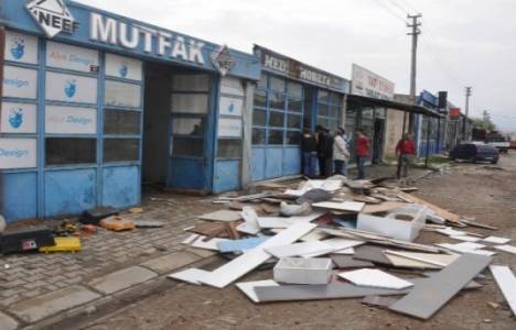 İnegöl'de dükkanlarını su basan mobilyacılar isyan etti!