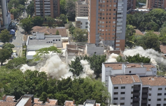 Escobar ın Medellin deki evi 375 kilo patlayıcı ile yıkıldı!