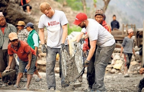 Prens Harry, Nepal de okul inşaatına yardım etti!
