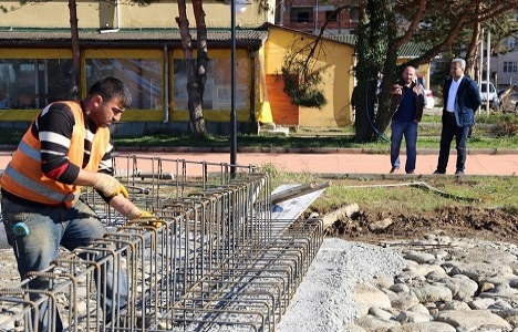 Arhavi sahilindeki halı saha 2 ay içerisinde tamam!