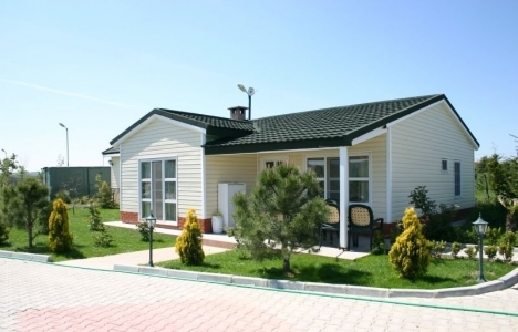 Tut Kaymakamlığı'ndan 8 aileye prefabrik ev!