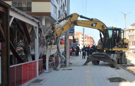 Görükle’de bazı işletmelerin ruhsata aykırı bölümleri yıkıldı!