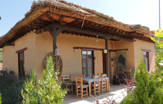 Sonsuz Şükran köyünün kerpiç evleri betona alternatif oldu!