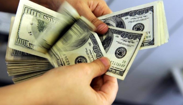 Dolar piyasası fırsatçıların eline düştü! 100 dolar bozdurmak isteyenlerden 2 dolar kesinti yapılıyor!