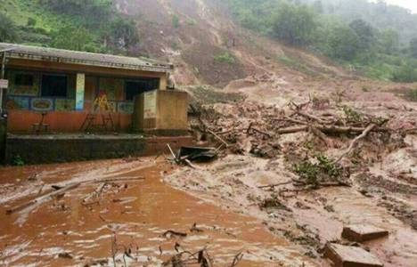 Hindistan'da meydana gelen heyelanda 40 ev toprak altında kaldı!