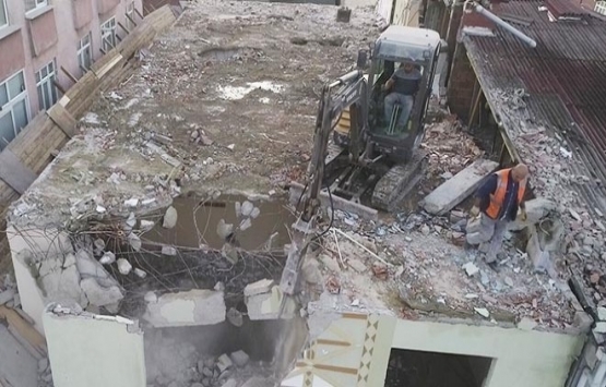 Küçükçekmece'de ilginç bina yıkımı!