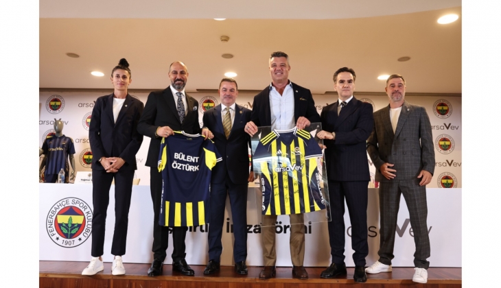 arsaVev ile Fenerbahçe Kadın Futbol Takımı arasındaki sponsorluk anlaşması için imzalar atıldı!
